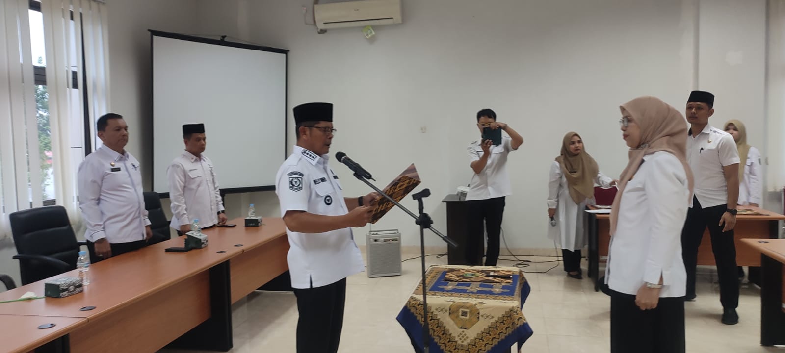 dilantik-bupati-welly-suhery,-silfia-evayanti-perkuat-pengawasan-perumda-am-tirta-saiyo-pasaman