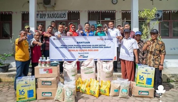 Pupuk Kaltim Salurkan Bantuan Rp100 Juta Pulihkan Pertanian Petani Padang