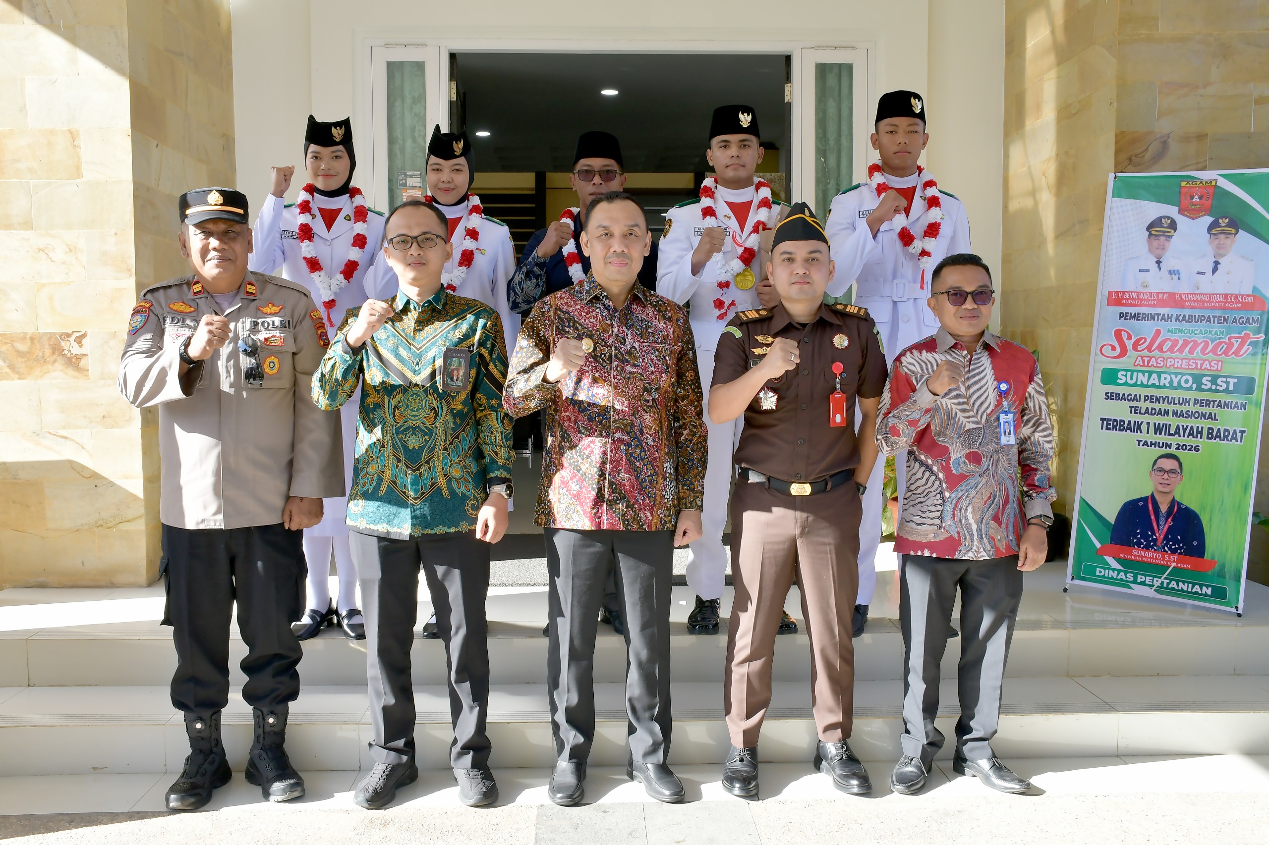 dari-paskibraka-hingga-penyuluh-teladan-nasional,-kepulangannya-disambut-khusus