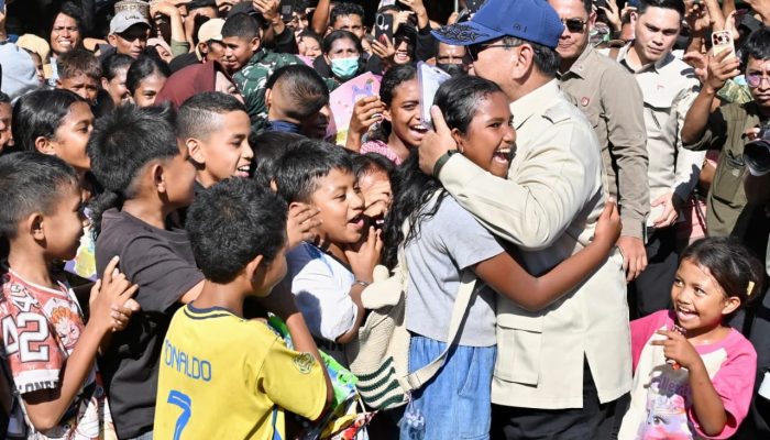 Prabowo Tinjau Pengungsi Nagekeo dan Pastikan Percepatan Pemulihan Pasca Gempa