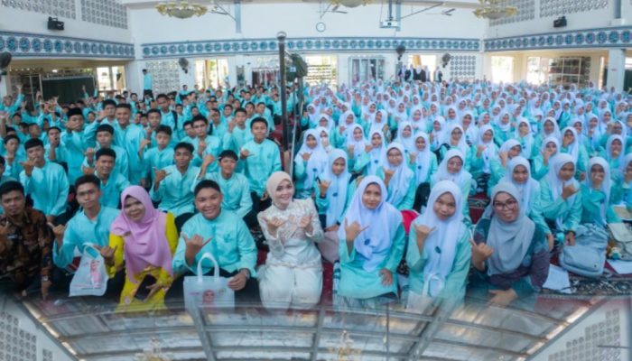 Senator Cerint Iralloza Tasya Ajak Siswa SMAN 1 Padang Membangun Karakter Pemimpin