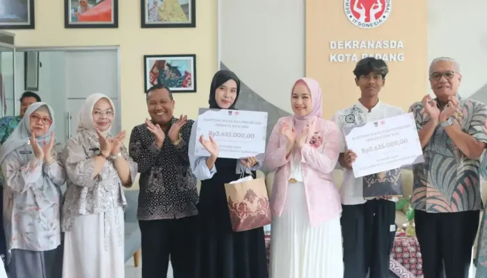 Dekranasda Padang Tutup Pelatihan Membatik, Dorong Peserta Ciptakan Lapangan Kerja Baru