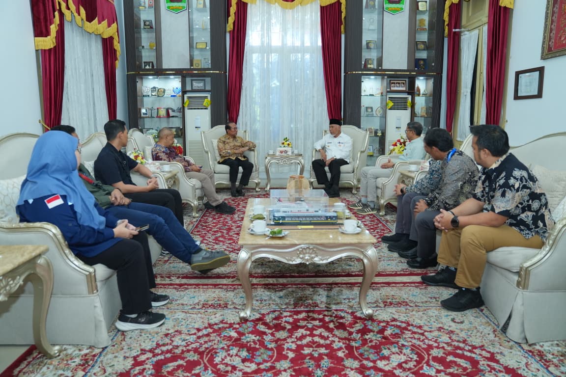 terima-rombongan-den,-mahyeldi-tegaskan-sumbar-siap-kembangkan-energi-terbarukan