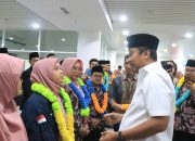 tiga-kali-berturut-turut-juara-umum-mtq-korpri,-kepulangan-kafilah-sumbar-disambut-wagub-vasko-di-bim