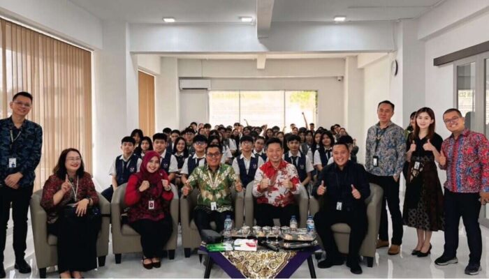 Danamon Perkuat Literasi Keuangan dan Revitalisasi Perpustakaan Siswa di Jambi