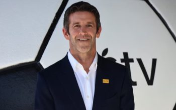 John Ternus Resmi Pimpin Apple dan Siapkan Peluncuran iPhone Lipat Perdana