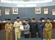 dprd-padang-gelar-paripurna-penyampaian-pendapat-akhir-fraksi-fraksi-terhadap-ranperda-pajak-dan-retribusi-daerah