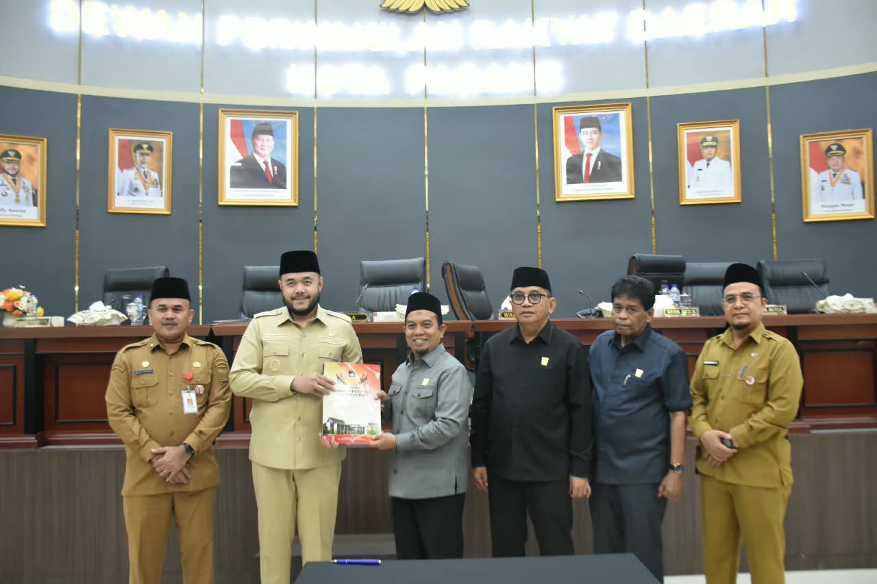 dprd-padang-gelar-paripurna-penyampaian-pendapat-akhir-fraksi-fraksi-terhadap-ranperda-pajak-dan-retribusi-daerah
