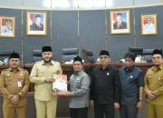 muharlion-pimpin-rapat-paripurna-dprd-padang,-masa-sidang-iii-ditutup-dan-masa-sidang-i-2026-dibuka