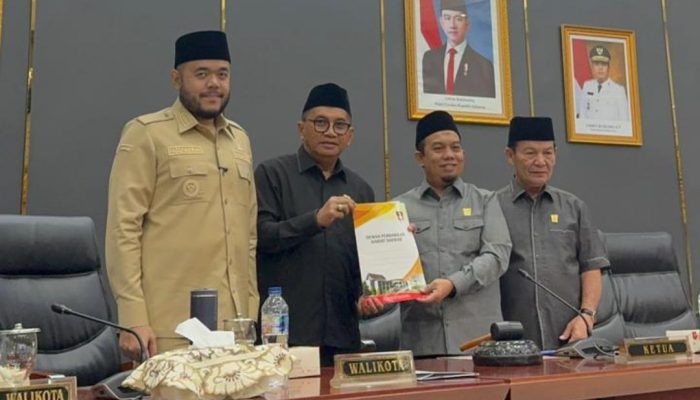 DPRD Kota Padang Sampaikan Pendapat Akhir Fraksi Terhadap KUA-PPAS 2027