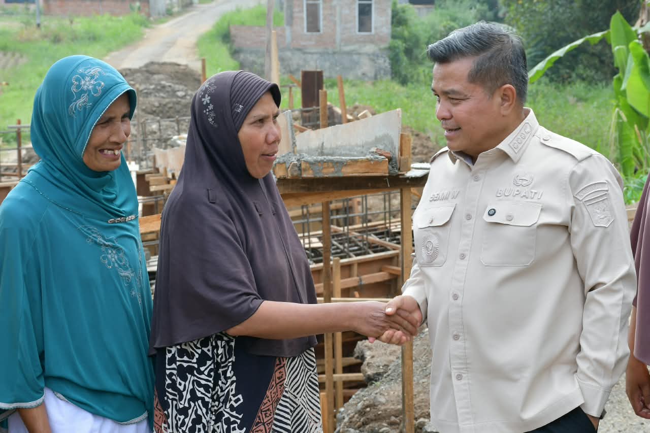 percepat-perbaikan-infrastruktur,-bupati-agam-tinjau-jalan-dan-jembatan-di-sejumlah-titik