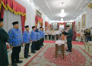 lantik-enam-pejabat-eselon-2,-gubernur-mahyeldi:-pejabat-harus-hadir-menjawab-persoalan-masyarakat