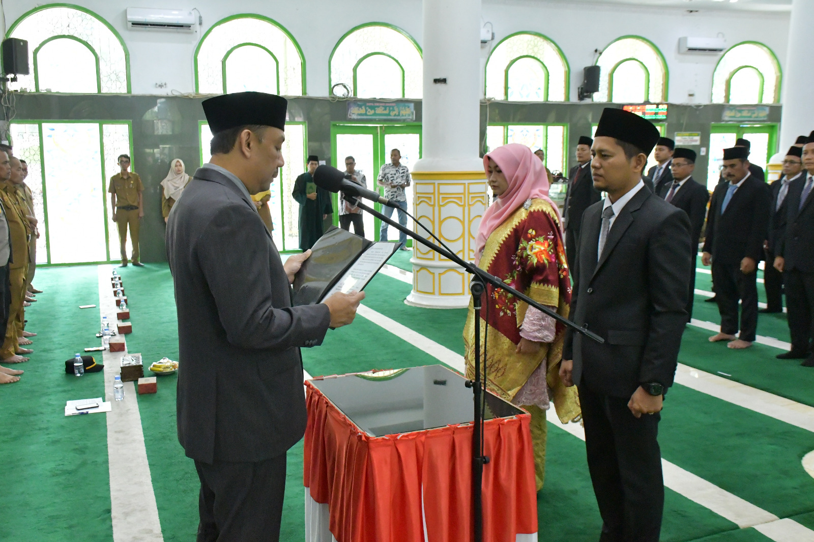 lantik-87-pejabat,-wabup-agam-tekankan-pentingnya-integritas-dan-profesionalisme