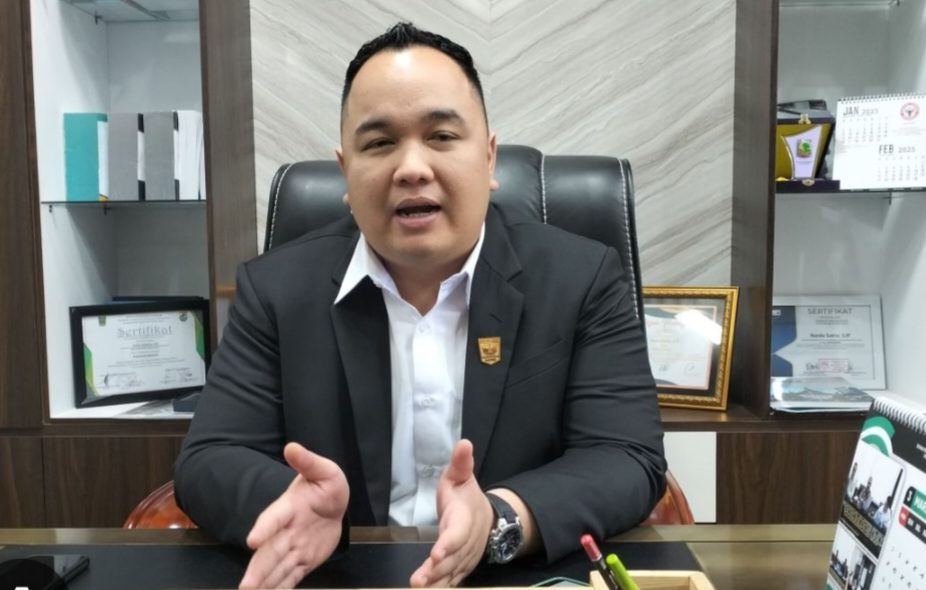wakil-ketua-dprd-sumbar-nanda-satria-imbau-warga-kurangi-aktifitas-luar-ruangan-ditengah-kabut-asap