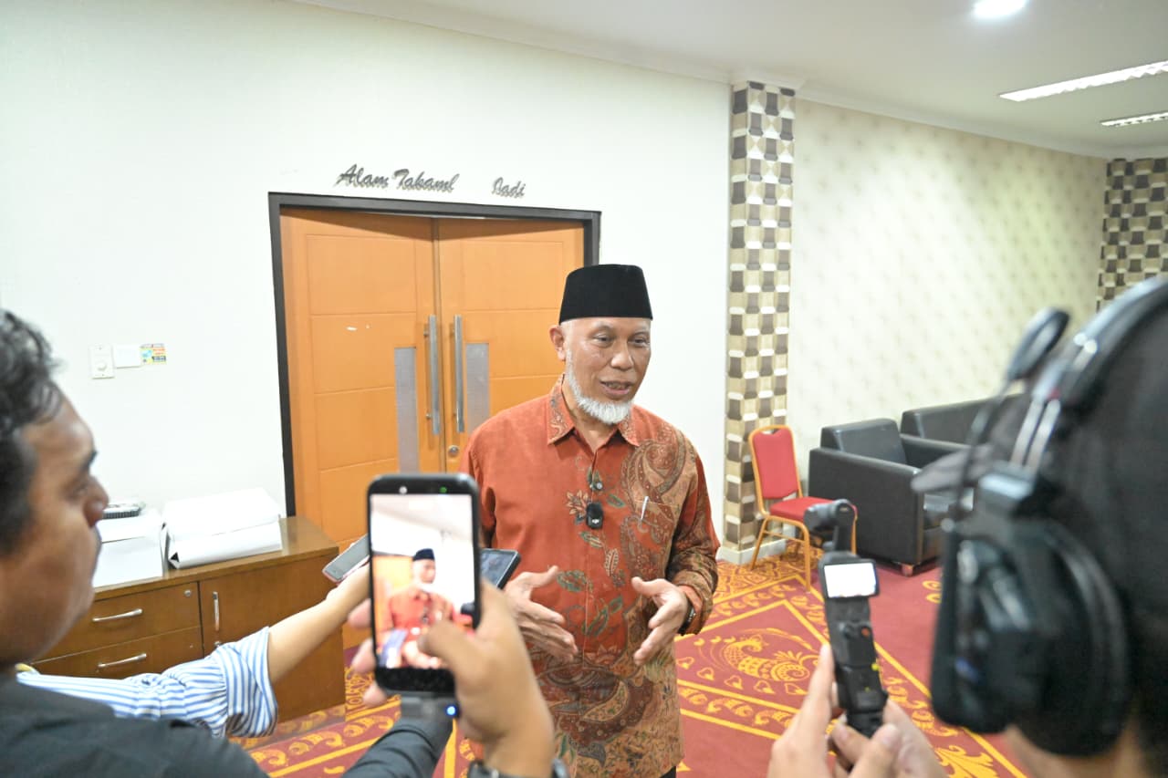 gubernur-mahyeldi-perintahkan-sppg-palupuh-ditutup-sementara,-tunggu-hasil-investigasi