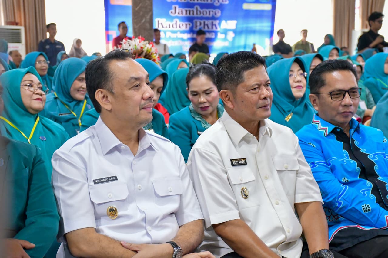 wabup-agam-bersama-ketua-tp-pkk-hadiri-jambore-kader-pkk-dan-hkg-ke-54-tingkat-sumbar