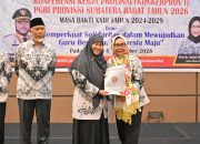kukuhkan-ibunda-guru-pgri-sumbar,-mahyeldi-tekankan-kompetensi-dan-perlindungan-guru