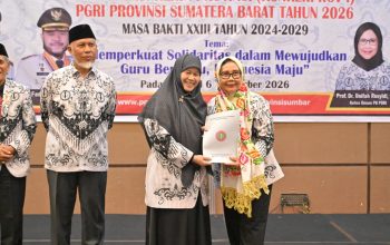 Mahyeldi Dorong Penguatan Kompetensi dan Perlindungan Guru di Konkerprov PGRI Sumbar