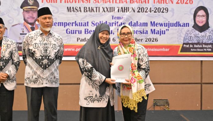 Mahyeldi Dorong Penguatan Kompetensi dan Perlindungan Guru di Konkerprov PGRI Sumbar