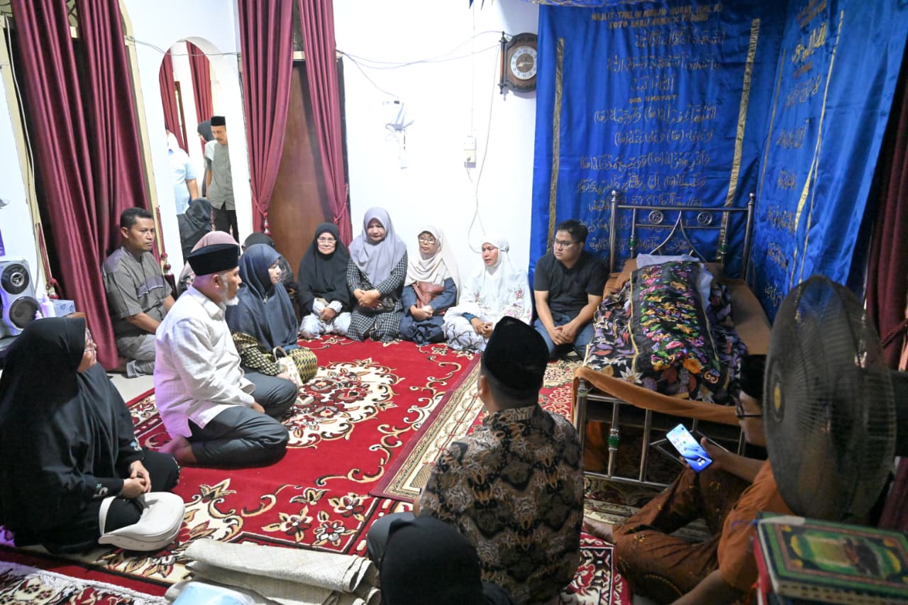 gubernur-mahyeldi-sampaikan-duka-mendalam-atas-wafatnya-kadis-kebudayaan-sumbar