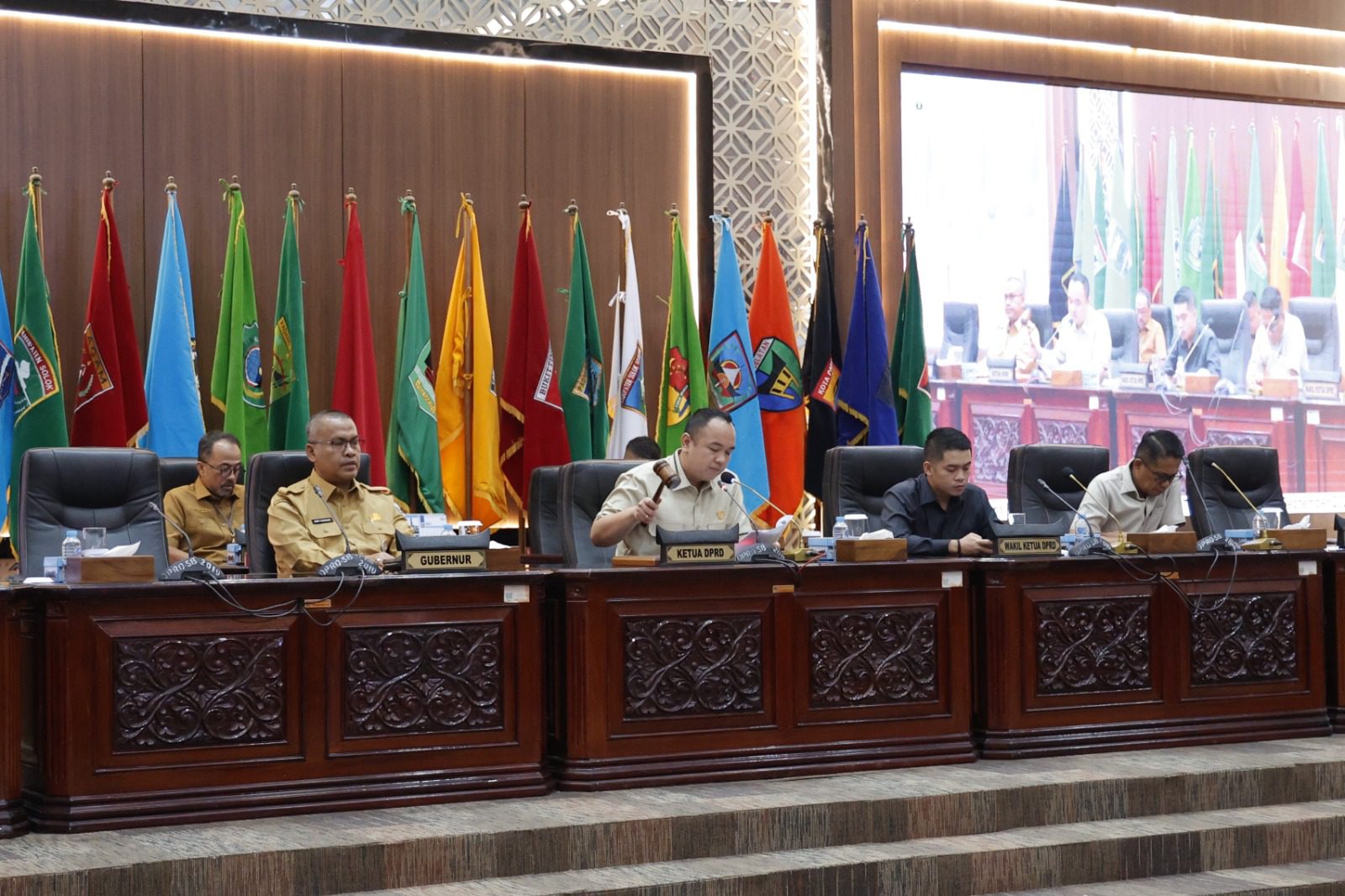 fraksi-–-fraksi-dprd-sumbar-sampaikan-pandangan-umum-terhadap-ranperda-perubahan-apbd