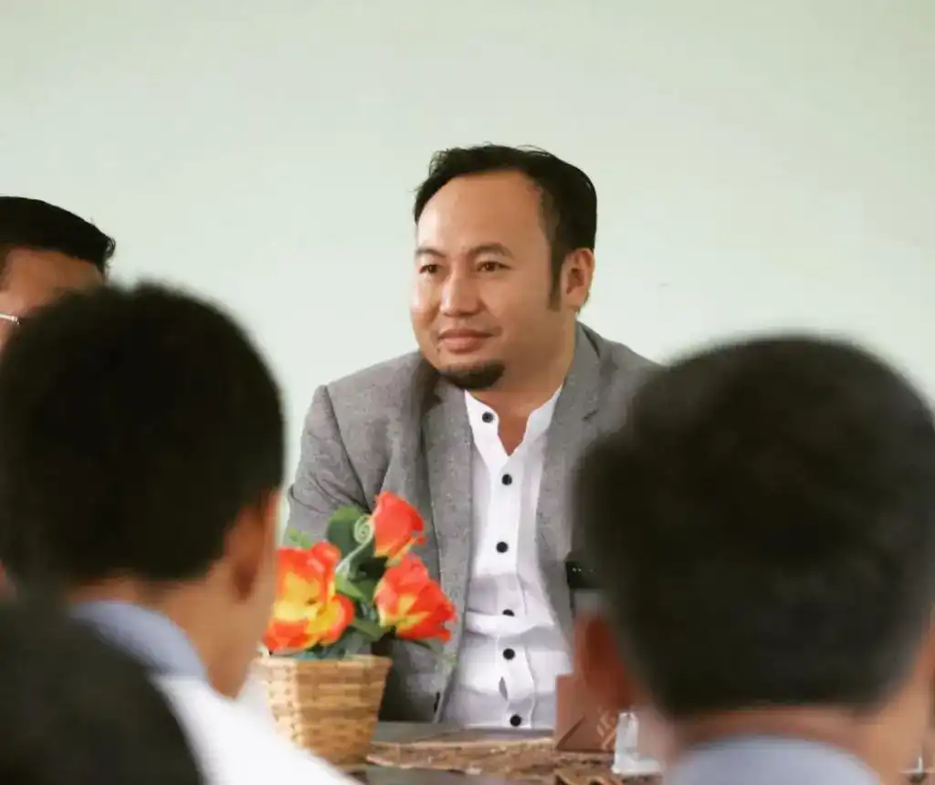 erupsi-anak-krakatau-ganggu-penerbangan,-rahmat-saleh-soroti-hak-penumpang