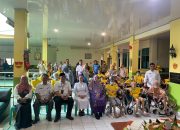 hangat-dan-penuh-kebersamaan,-harneli-mahyeldi-rayakan-hari-jadi-sumbar-bersama-penghuni-panti-jompo