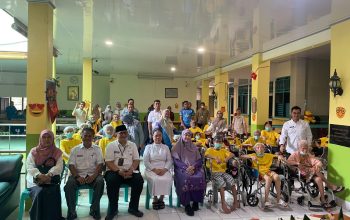 Pemprov Sumbar Sambangi Panti Jompo Rayakan Hari Jadi ke-81