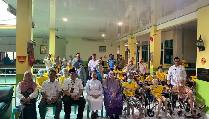 Pemprov Sumbar Sambangi Panti Jompo Rayakan Hari Jadi ke-81