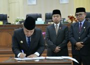bupati-dan-dprd-agam-sepakat,-kua-ppas-2027-ditandatangani