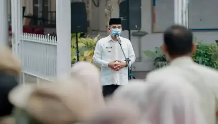 Pemko Solok Bagikan 25.000 Masker untuk Lindungi Warga dari Dampak Karhutla