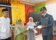 kabut-asap-ganggu-kualitas-udara,-h.-daswippetra-salurkan-20-ribu-masker-untuk-warga-dan-pelajar-solok