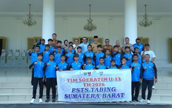 Gubernur Mahyeldi Lepas Tim PSTS Tabing Berlaga di Piala Soeratin Palembang