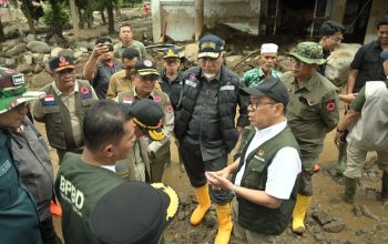 Menko PMK Tinjau Lokasi Banjir Solok, Percepat Penanganan dan Mitigasi Bencana