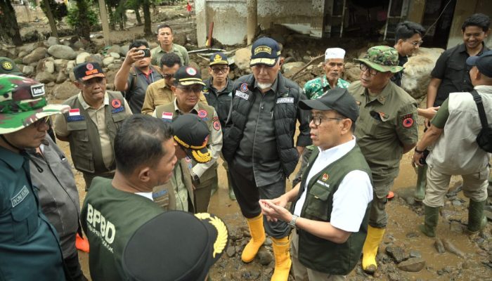Menko PMK Tinjau Lokasi Banjir Solok, Percepat Penanganan dan Mitigasi Bencana