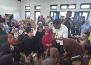 temui-pengungsi-korban-banjir-bandang-di-solok,-wapres-pastikan-keselamatan-dan-kebutuhan-warga-terpenuhi