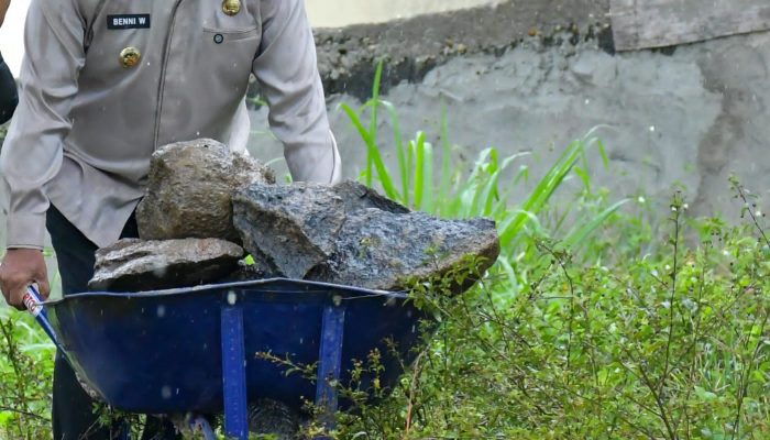 Bupati Agam Tinjau Langsung Kerusakan Jalan untuk Percepat Perbaikan Infrastruktur