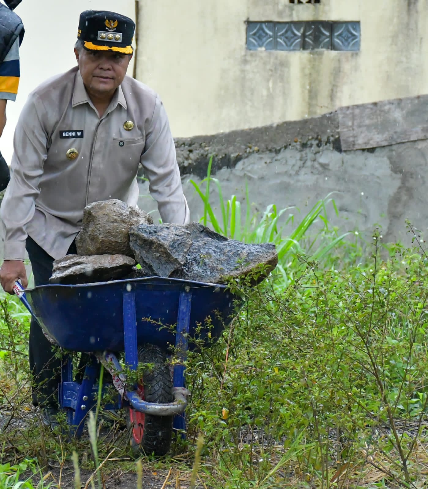 bupati-agam-tinjau-jalan-rusak,-sejumlah-ruas-prioritas-perbaikan