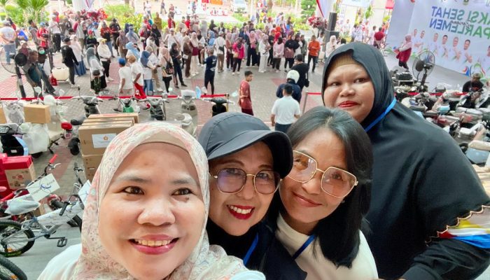 Ribuan Warga Padang Meriahkan Jalan Sehat Bersama Parlemen Rayakan HUT Sumbar