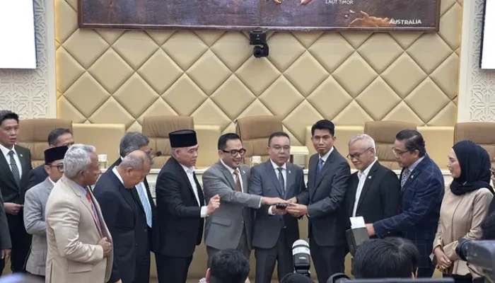 Komisi II DPR Tunjuk Bahtra Banong Pimpin Panja RUU Pemilu